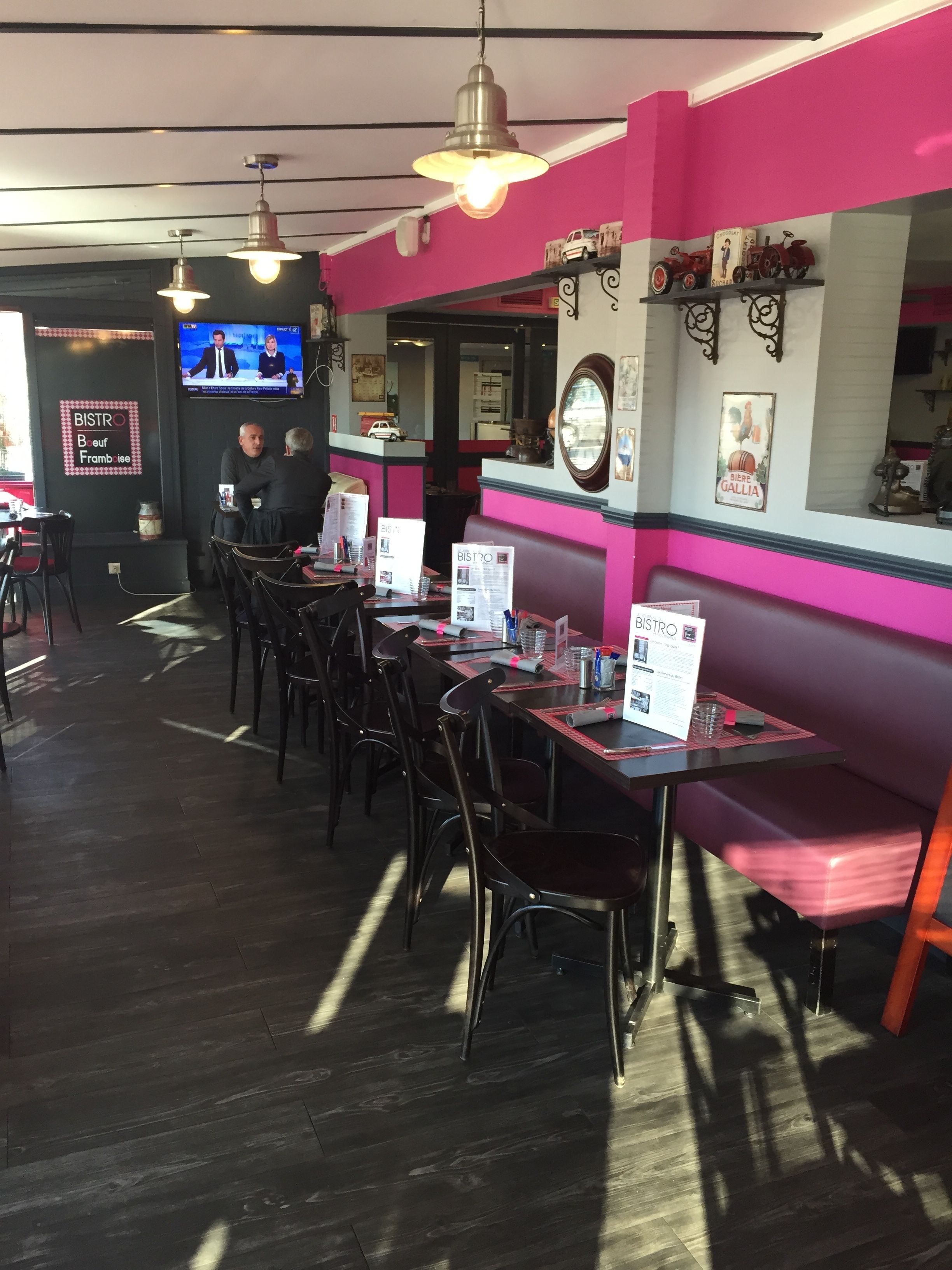 Daily buffet breakfast (EUR 9.5 per person)