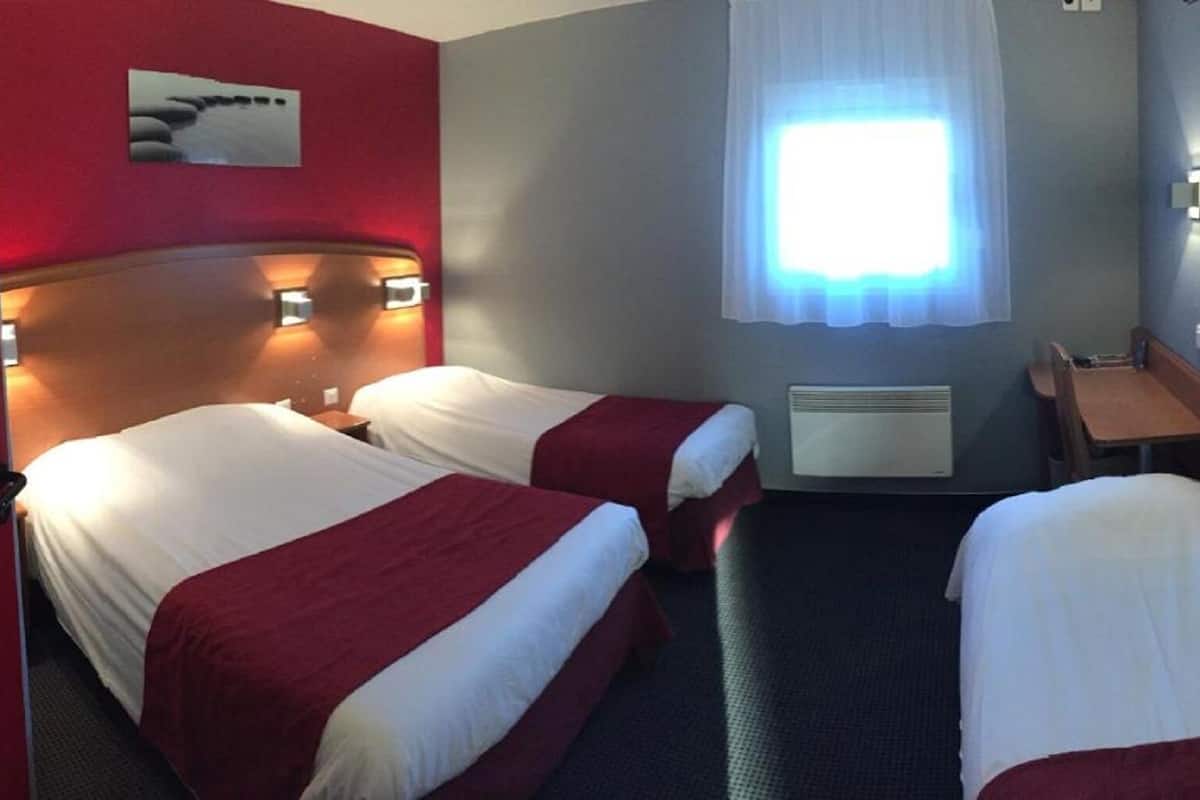 Escritorio, wifi gratis, ropa de cama