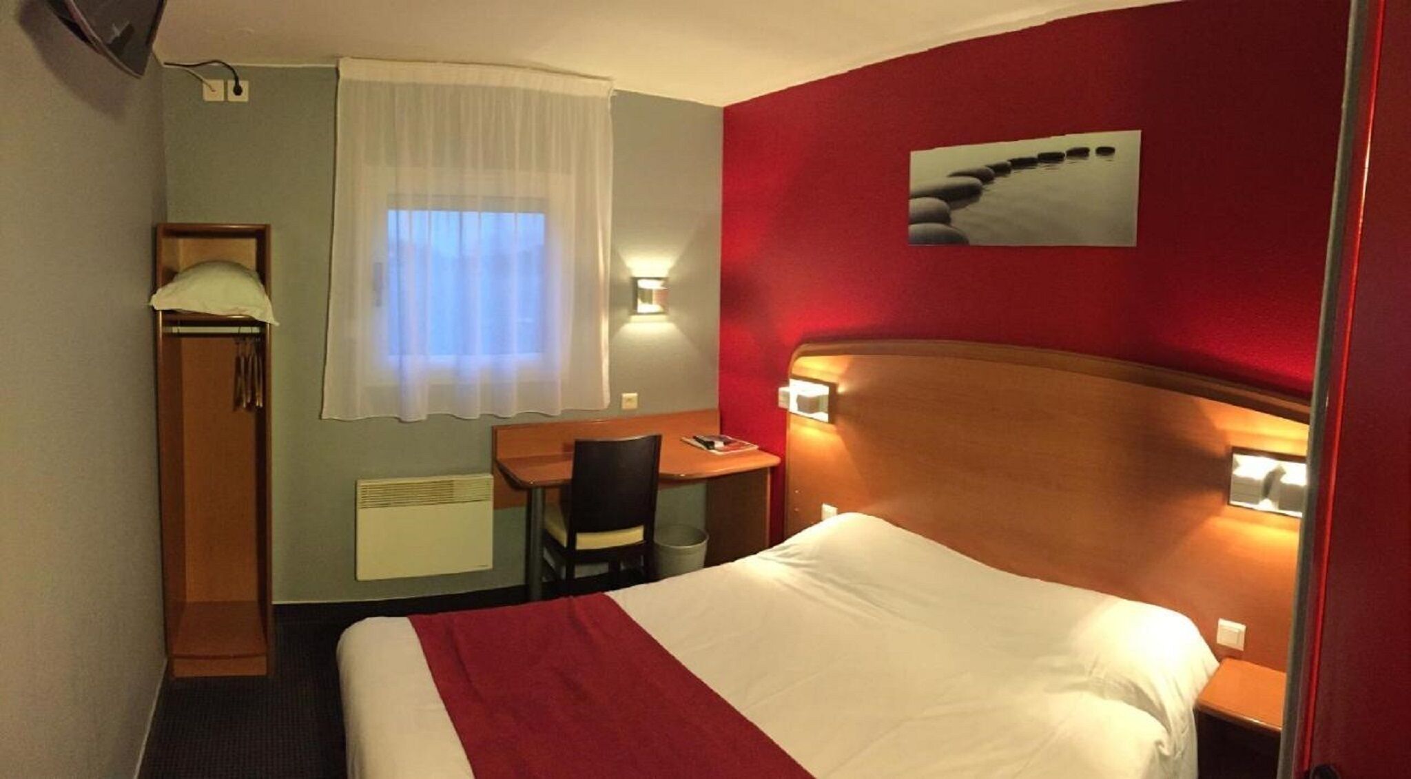 Desk, free WiFi, bed sheets