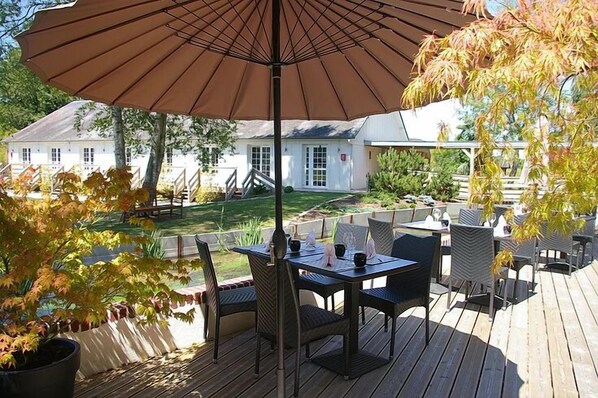 Lunch and dinner served, Regional cuisine - Auberge De La Durdent (Hericourt-en-Caux)