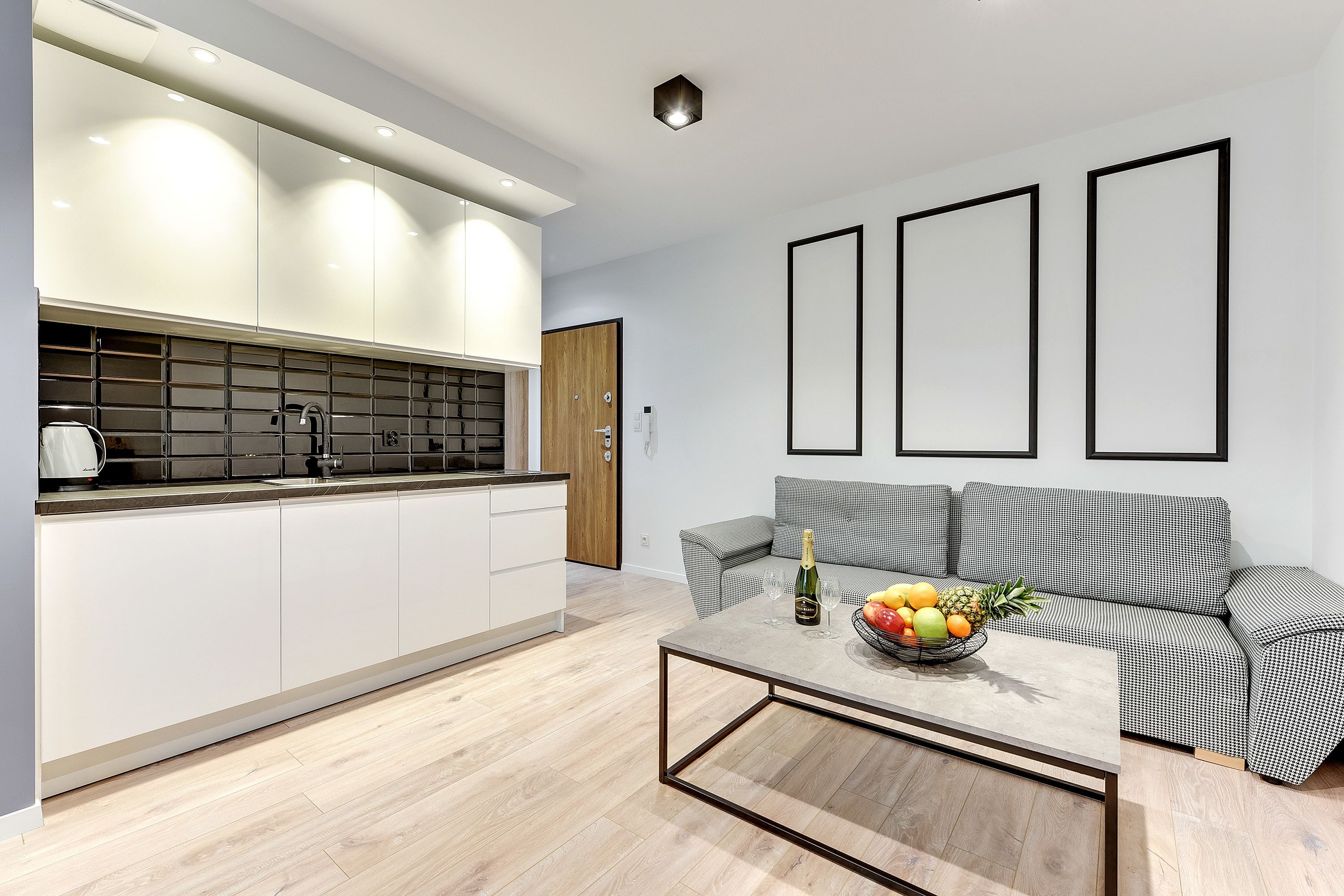 Deluxe-Apartment, 1 Schlafzimmer, Terrasse (with parking - 127) | Wohnbereich | Flachbildfernseher