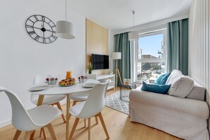 Apartment (91B) | Living room