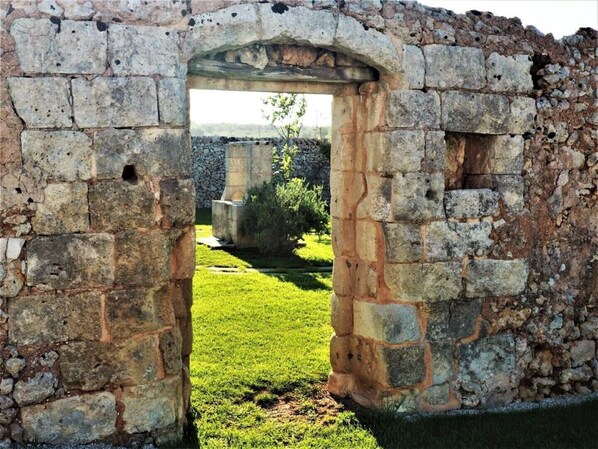 Exterior detail - Masseria Costarella (Melendugno)