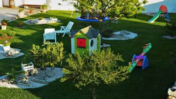 Tempat bermain anak - outdoor