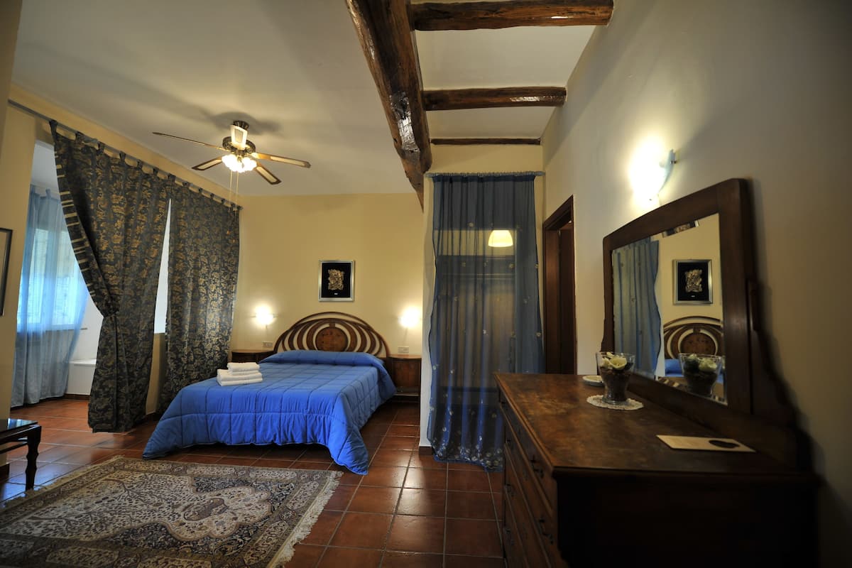 Suite | 1 bedroom, down duvets, in-room safe, free WiFi