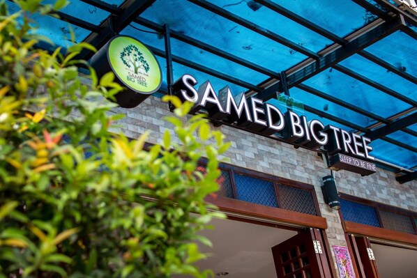 Exterior detail - Samed Big Tree (Rayong)