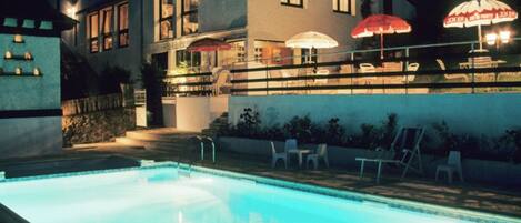 Outdoor pool, sun loungers