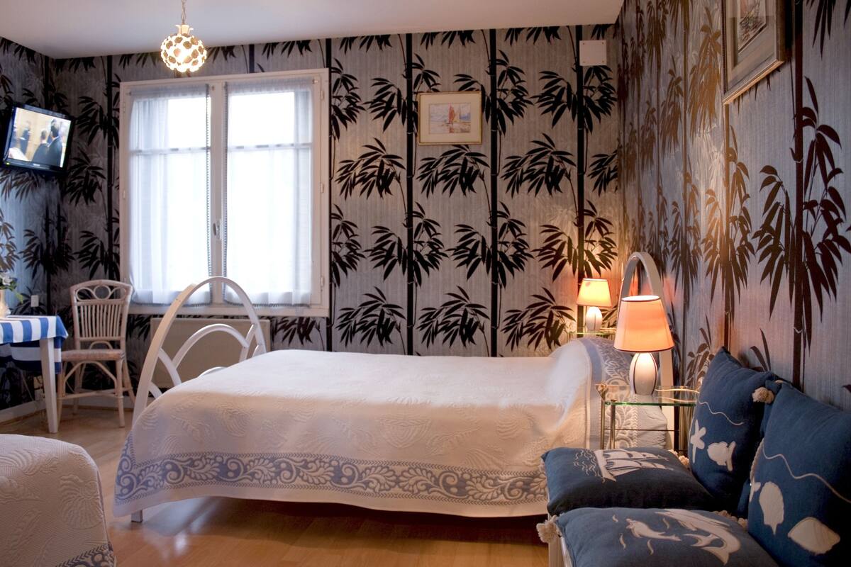 Standard Quadruple Room | Desk, free WiFi