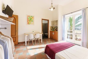 Travel crib, free WiFi, bed sheets - Le Grand Bleu - Gioia Apartments (Procida)