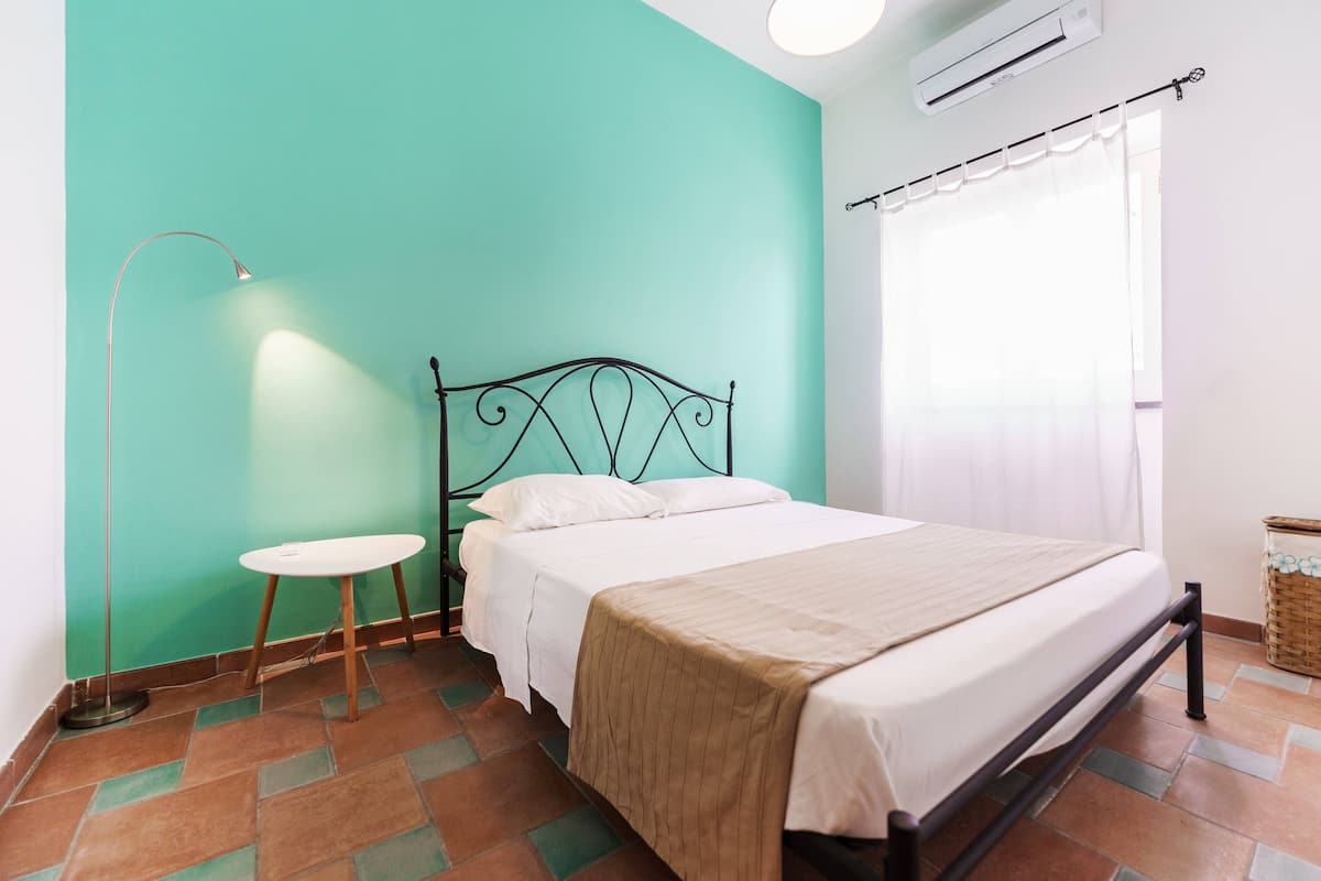 Lit parapluie, Wi-Fi gratuit, draps fournis