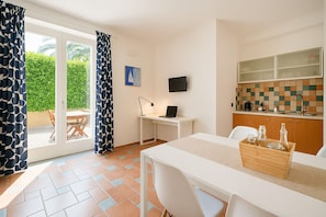 Superior Studio, Multiple Beds | Living area | Flat-screen TV - Le Grand Bleu - Gioia Apartments (Procida)