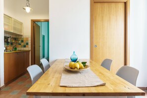 In-room dining - Le Grand Bleu - Gioia Apartments (Procida)