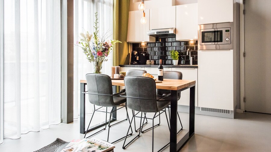 ヤイズ・アムステルダム・イースト・バイ・ヌマ