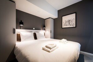 L 2 Bedroom Apartment, Sofa Bed, Duplex | Hochwertige Bettwaren, schallisolierte Zimmer, Bügeleisen/Bügelbrett