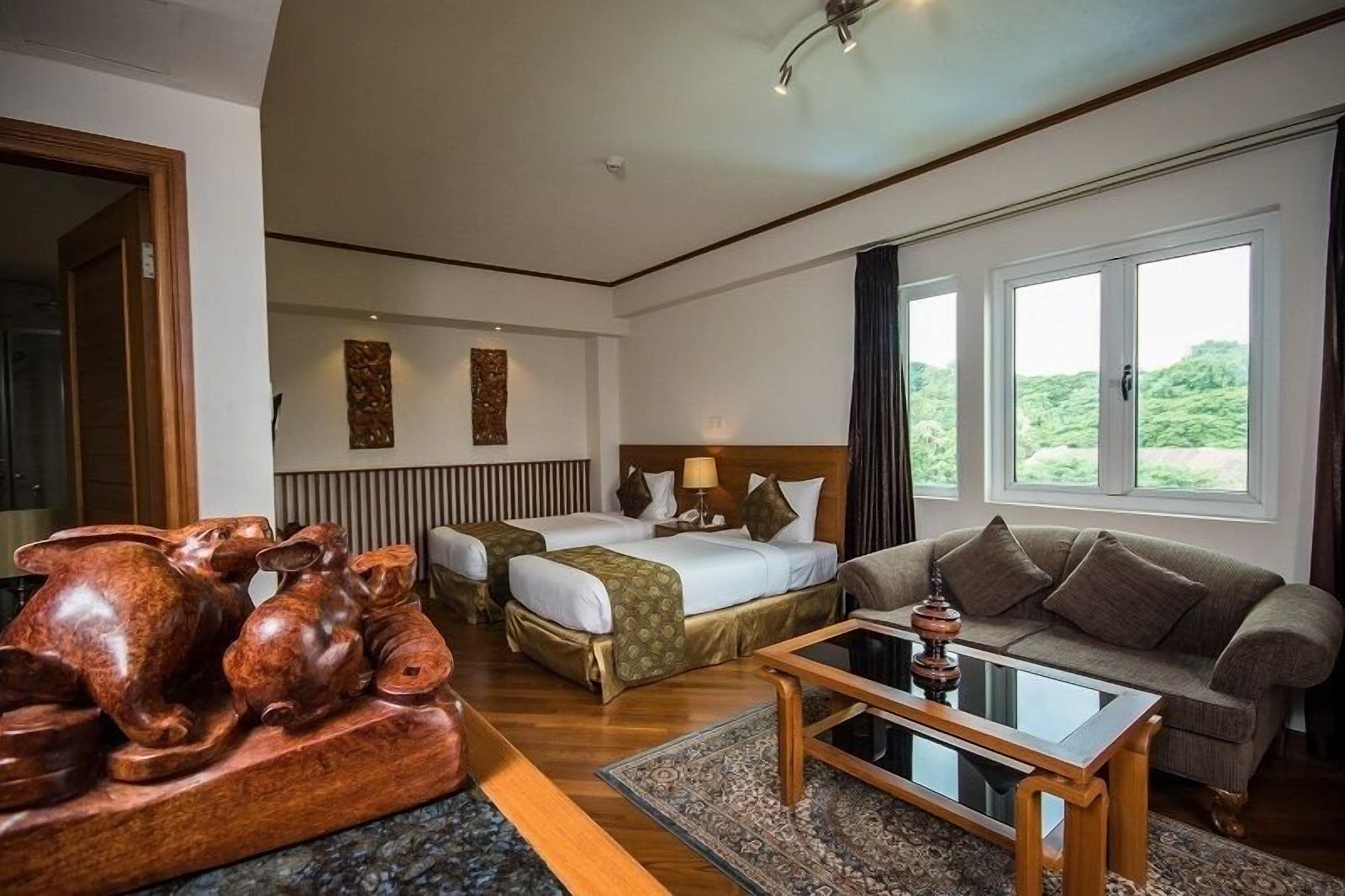 Junior Suite | Living area | Flat-screen TV