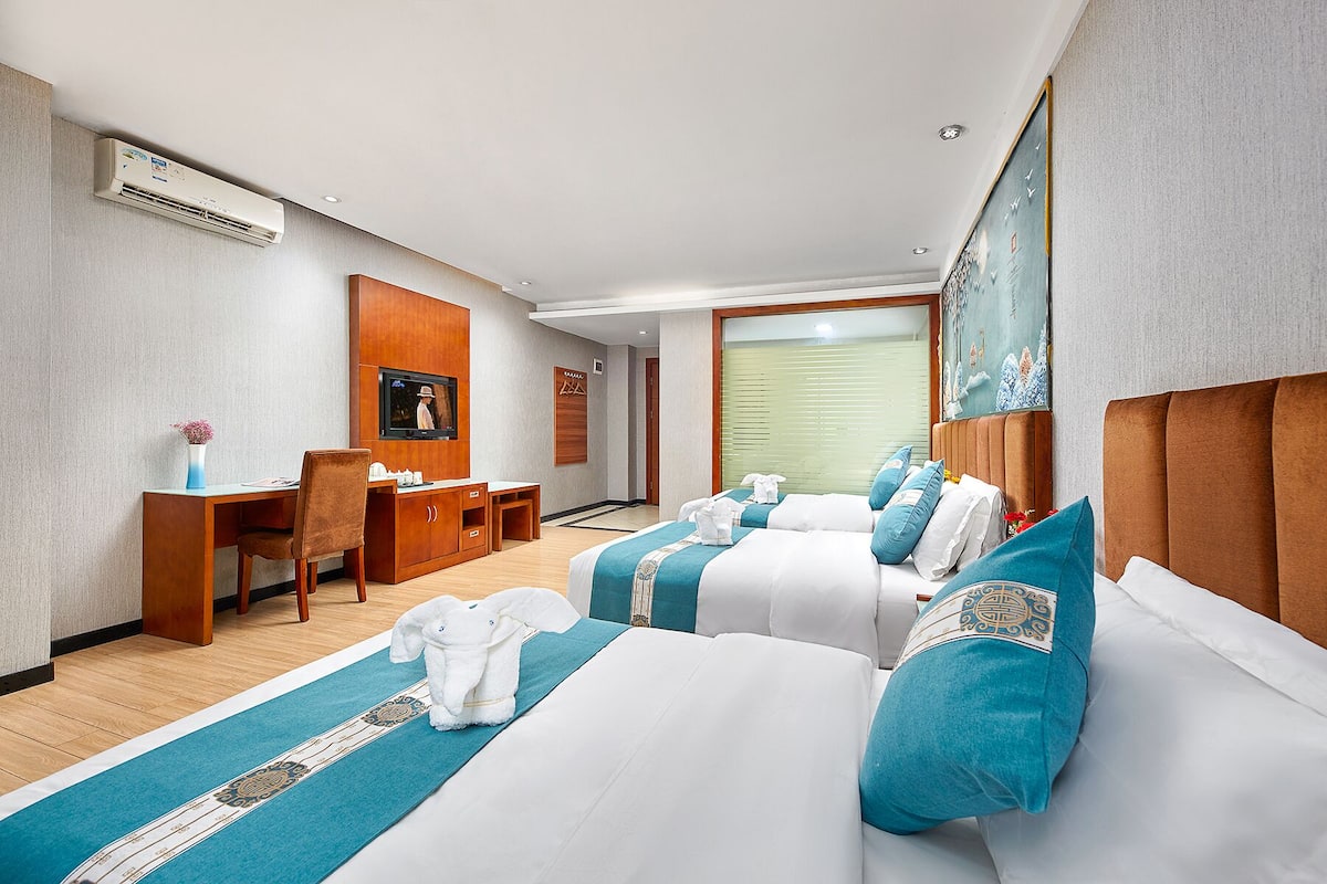 ห้องบิสซิเนสทริปเปิล, ติดสวนหย่อม | เครื่องนอนระดับพรีเมียม, ผ้านวมขนเป็ด, เตียงเมมโมรีโฟม, โต๊ะทำงาน