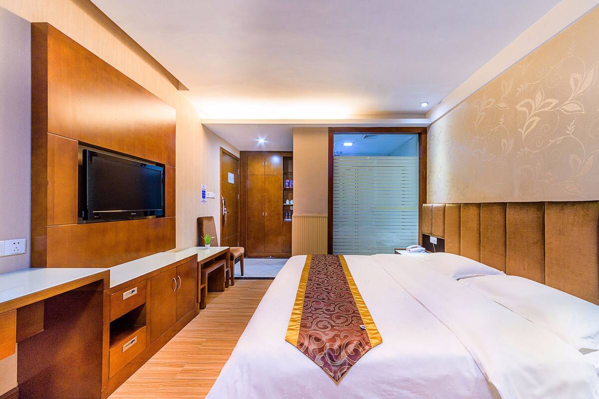 ห้องบิสซิเนสดับเบิล | เครื่องนอนระดับพรีเมียม, ผ้านวมขนเป็ด, เตียงเมมโมรีโฟม, โต๊ะทำงาน