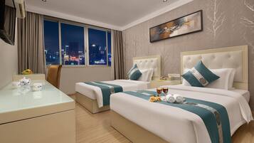 外景雙床房 | 高級寢具、羽絨被、記憶棉床墊、書桌