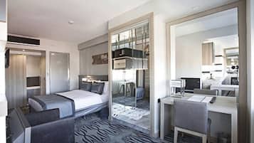 Superior Double Room | Minibar, in-room safe, desk, soundproofing