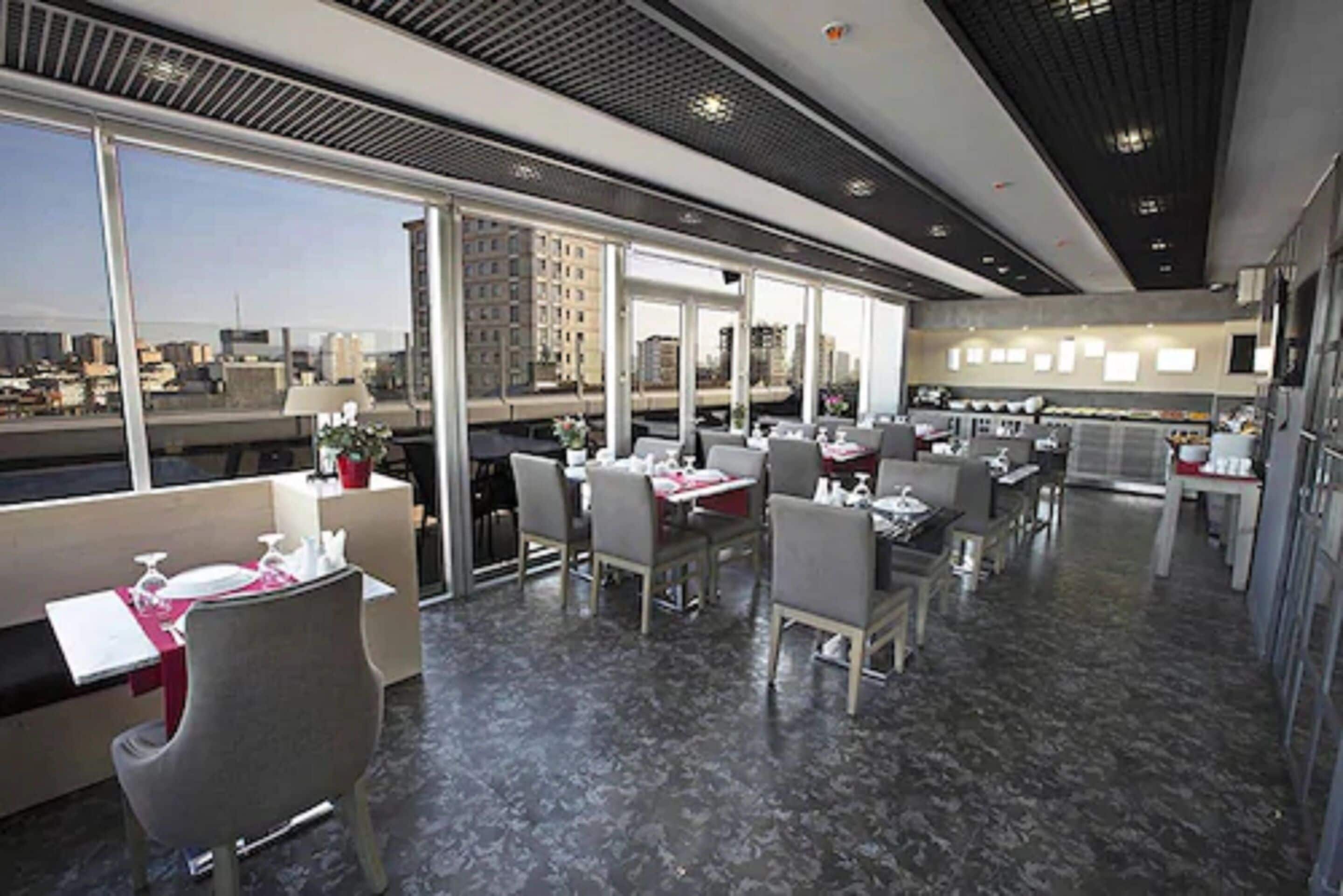 Lunsj og middag serveres