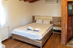 标准房 | 办公桌、免费 WiFi