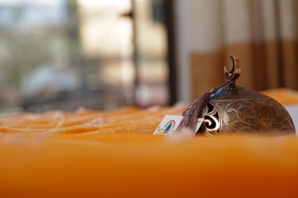 flat-screen tv, fireplace