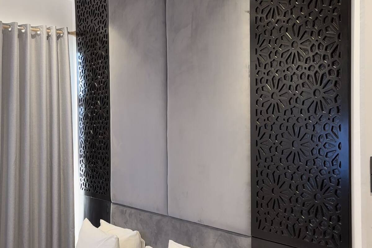 executive room, 1 king bed | 1 bedroom, in-room safe, desk, soundproofing