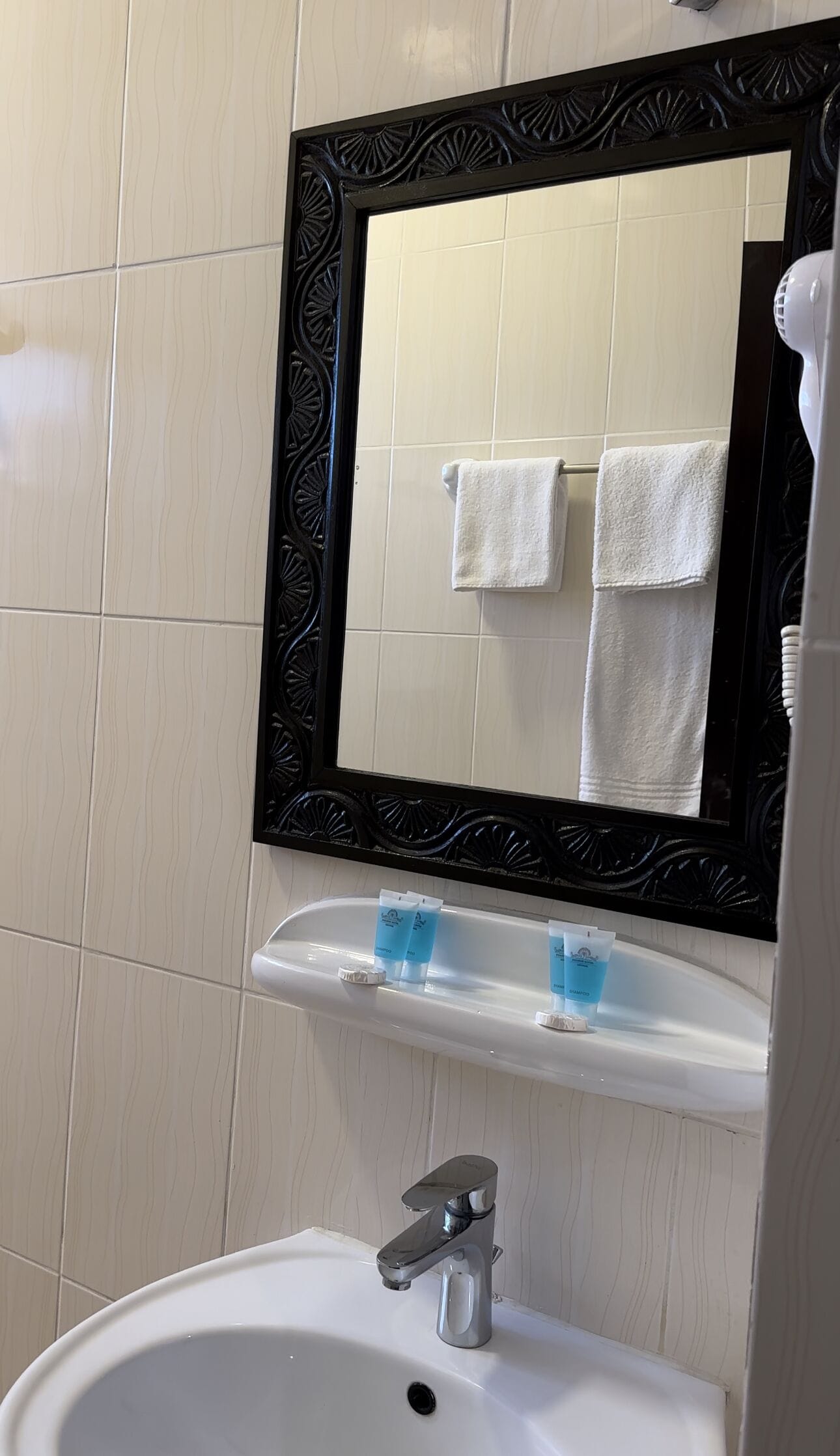 executive room, 1 king bed | bathroom | shower, free toiletries, hair dryer, slippers