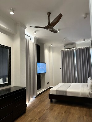 Executive Room, 1 King Bed | View from room