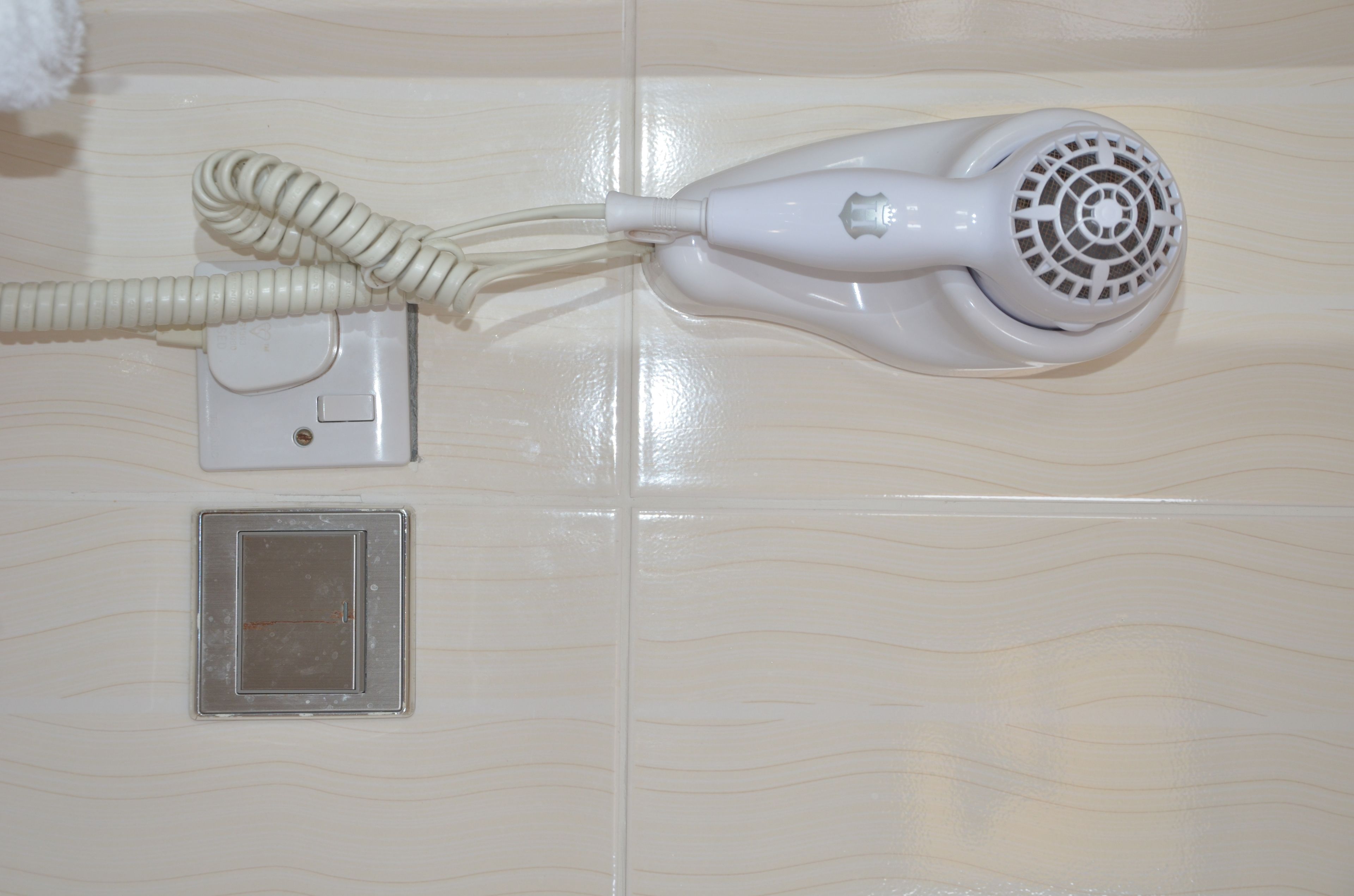 deluxe suite, city view | 1 bedroom, in-room safe, desk, soundproofing