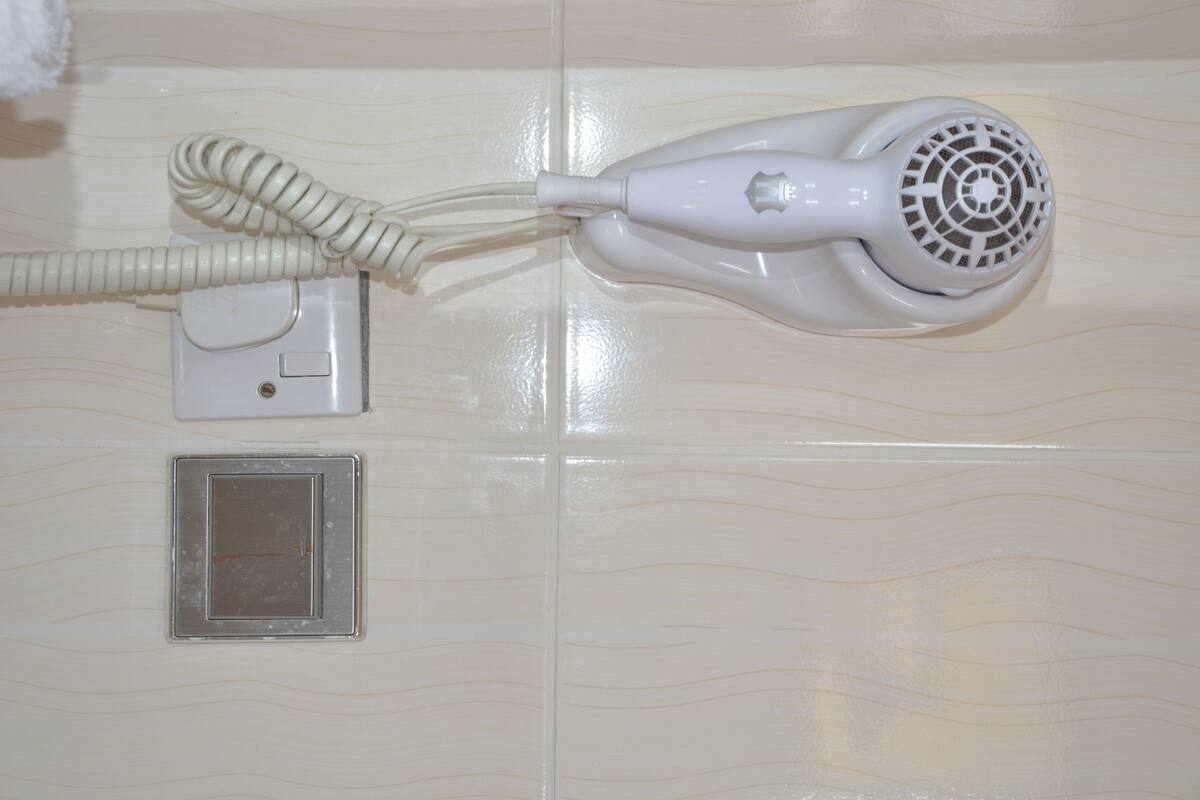 deluxe suite, city view | 1 bedroom, in-room safe, desk, soundproofing