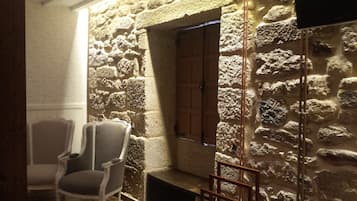 Double Room | Blackout drapes, iron/ironing board, free cribs/infant beds