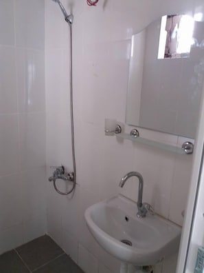 Shower, free toiletries, hair dryer, slippers