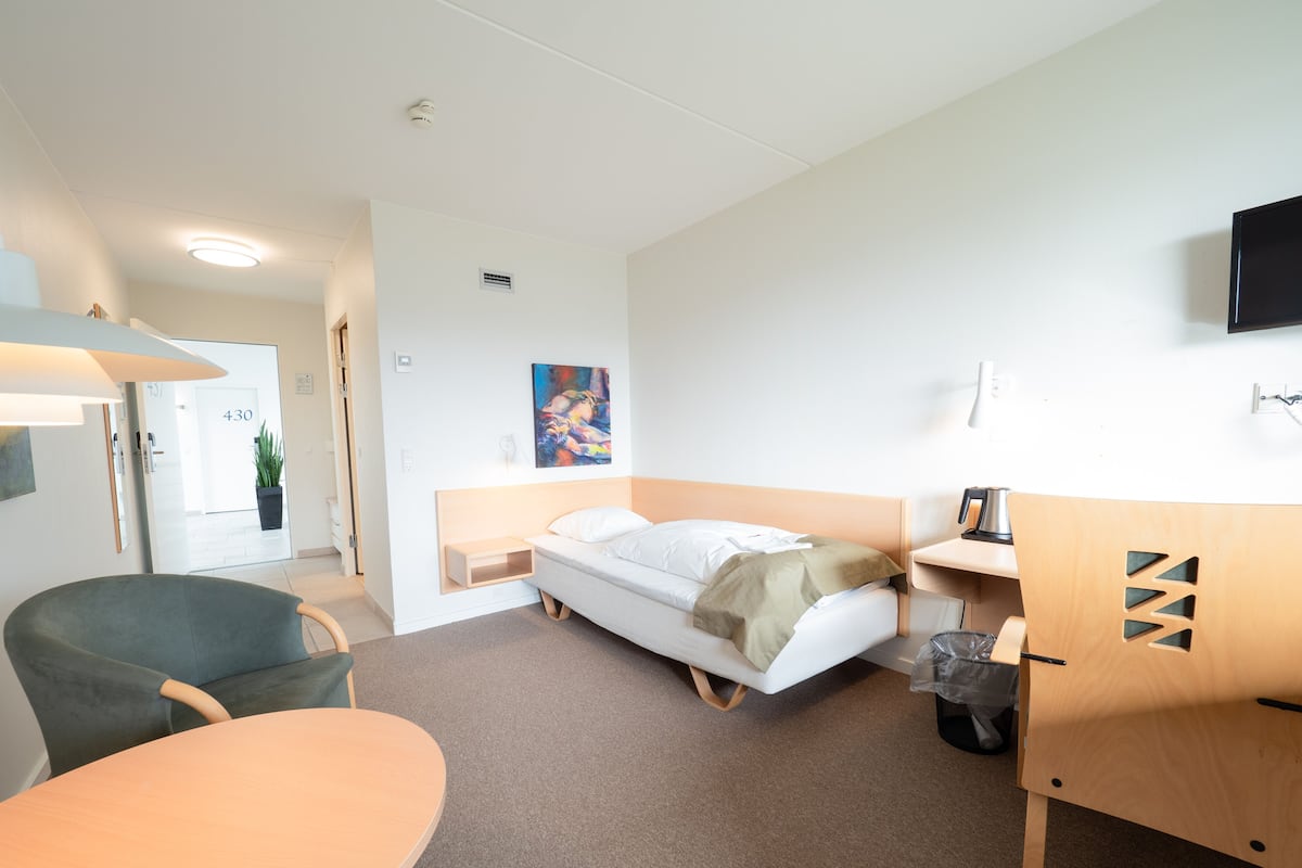 Single Room (XL)