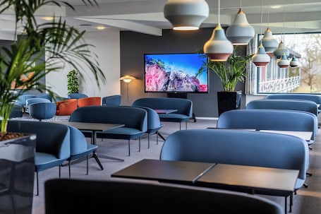 Flat-screen TV, foosball, table tennis. Hotel Kobæk Strand