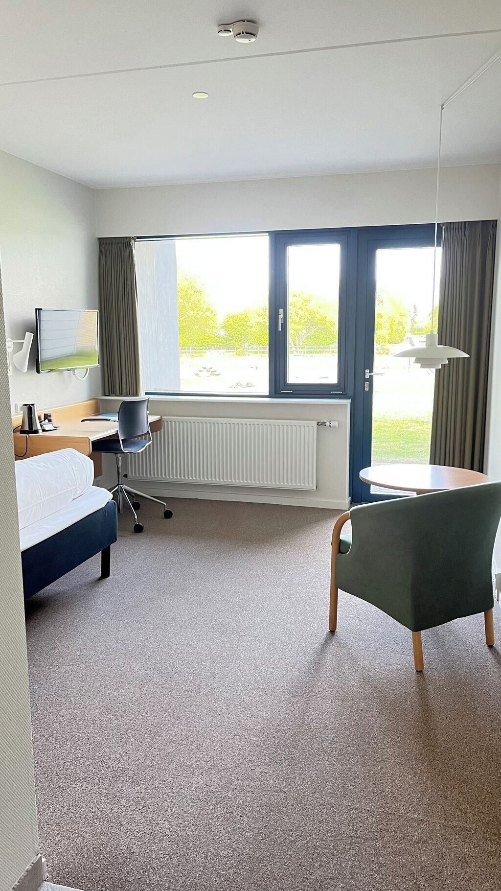 single room (xl) | in-room safe, desk, cots/infant beds, rollaway beds