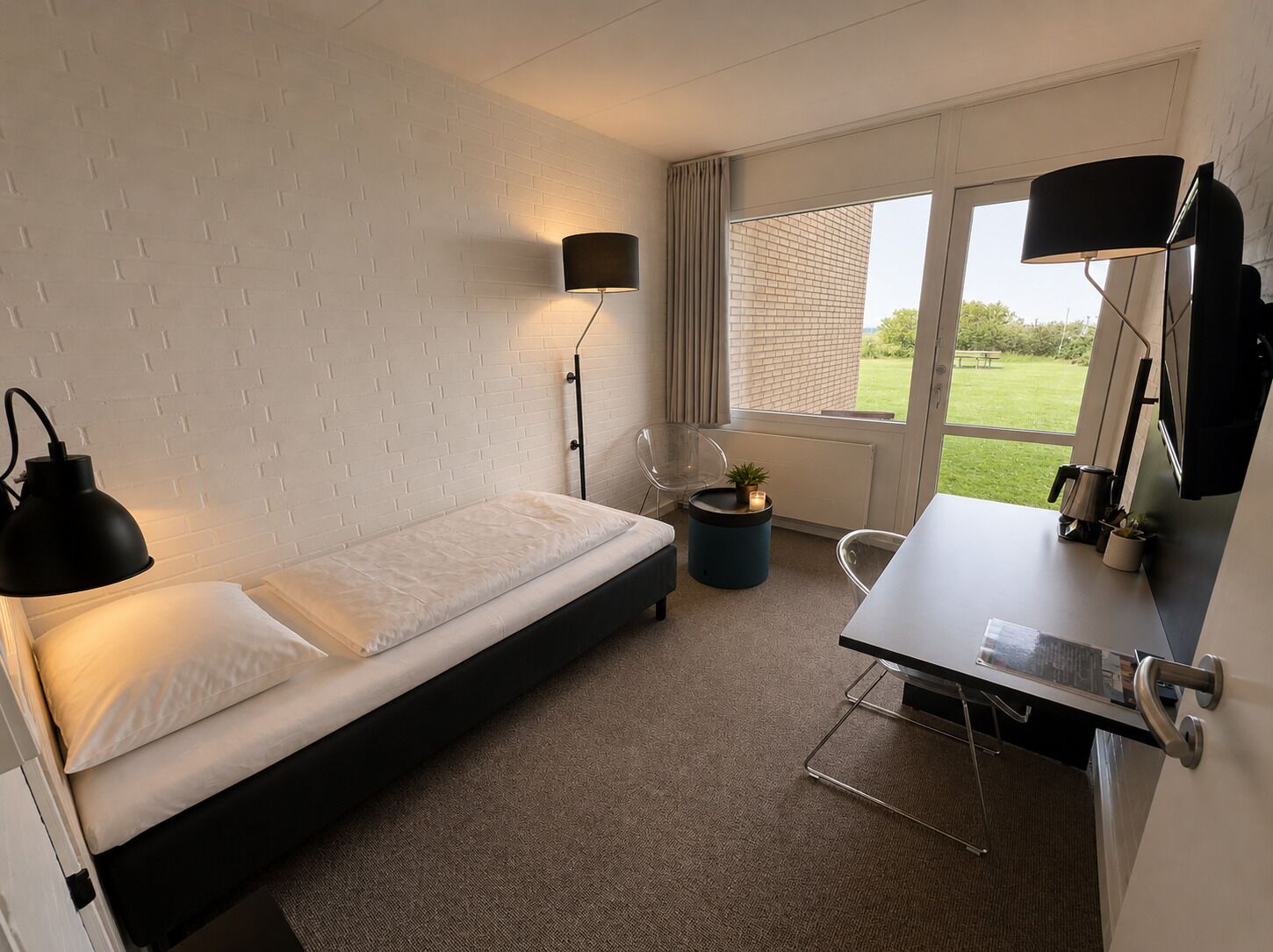 Single Room, Sea View | In-room safe, desk, cribs/infant beds, rollaway beds
