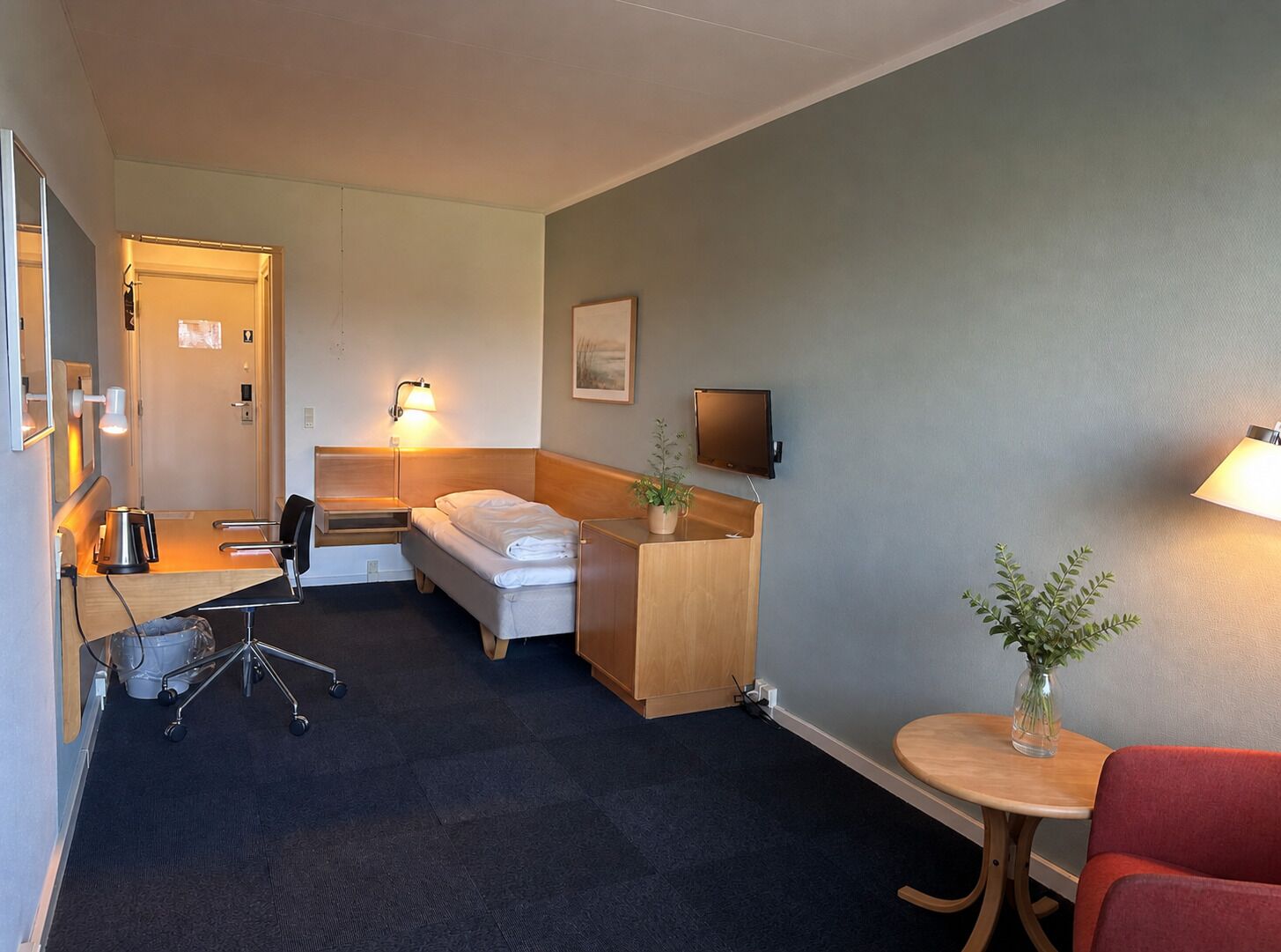 Single Room | In-room safe, desk, cribs/infant beds, rollaway beds