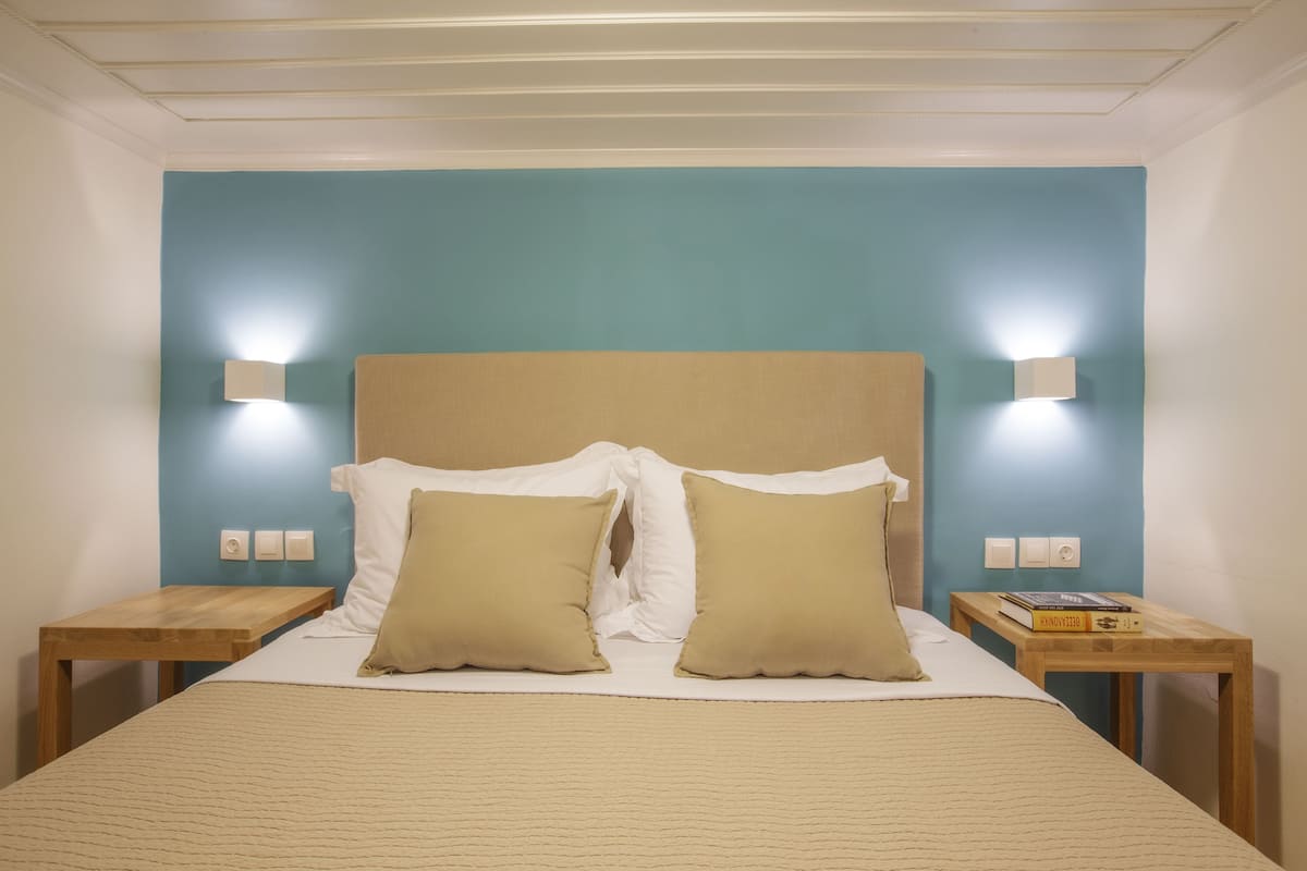 Loft clásico (Blue) | Ropa de cama de alta calidad, minibar, caja fuerte