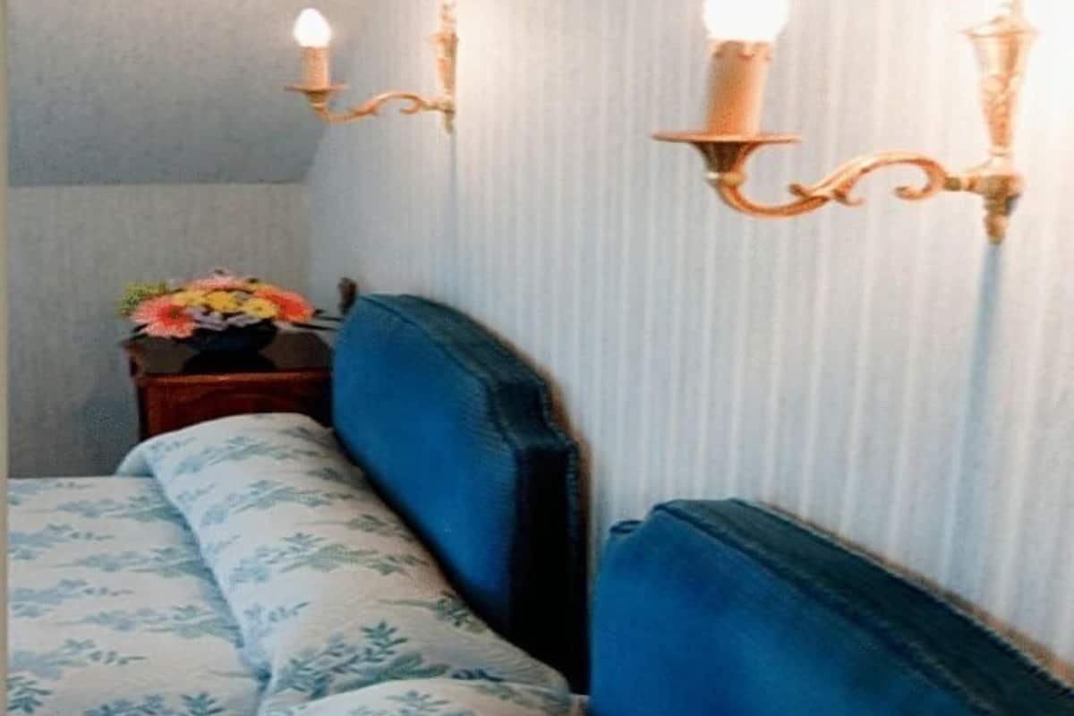 desk, soundproofing, iron/ironing board, cots/infant beds