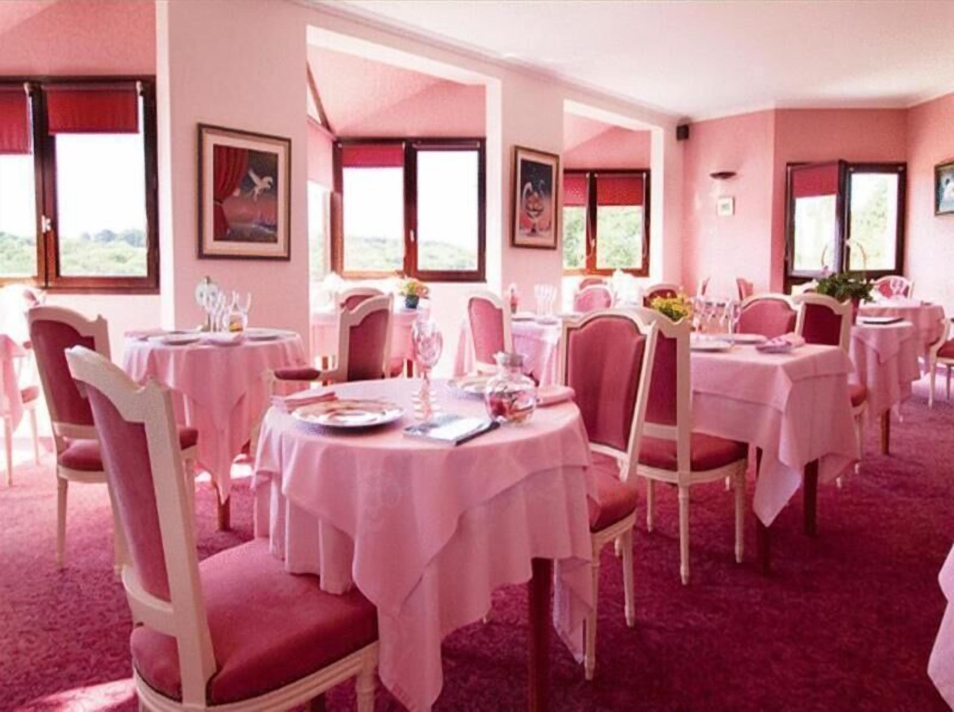 breakfast, lunch, dinner served; french cuisine