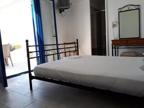 Free cots/infant beds, free WiFi, bed sheets