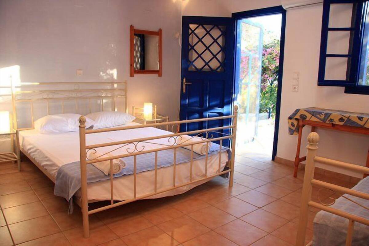 Free cots/infant beds, free WiFi, bed sheets
