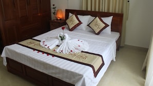 Minibar, desk, iron/ironing board (on request), WiFi (free) - Hoi An Coco Couple Homestay (Da Nang)
