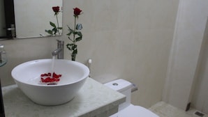 Free toiletries, hair dryer, slippers, towels - Hoi An Coco Couple Homestay (Da Nang)