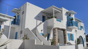 Front of property - Angelos Rooms (Naxos)