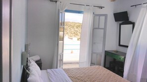 Apartment, 1 Bedroom | Free cribs/infant beds, free WiFi, bed sheets