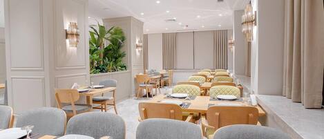 2 restaurants servant le petit déjeuner, spécialités Cuisine turque