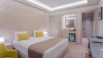 Standard Room | Premium bedding, minibar, in-room safe, desk