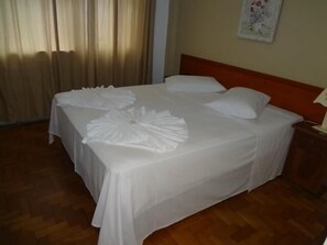 Minibar, blackout curtains, iron/ironing board, free cots/infant beds - Grande Hotel Torres (Torres)
